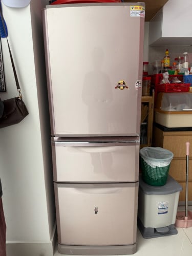 ចង់លក់ទូរទឹកកក តម្លៃ200 ទើបប្រើបាន២ខែទេ នៅថ្មីស្អាតខ្លាំងផលិតទឹកកកបាន