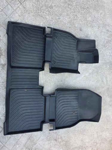 កម្រាល​ជេីង​ BZ4x  លក់​ នៅស្អាតមិនដាច់រហែក