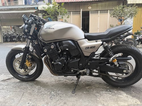 ខ្ញុំចង់ CB 400CC 👉🏻09  ប្រើបេចធានាម៉ាសុីនមិនទាន់ដោះ