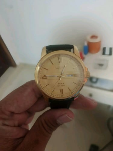 នាឡិការ Luxury នៅស្អាត 99% មានប្រអប់