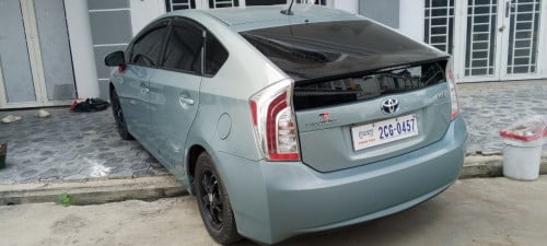 ឡានបងប្រុសលក់បន្ទាន់ PRIUS 2013 Option 03 តំលៃ 18000 $ ចចារ  095 333 969