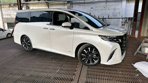 Alphard 2024  Executive (តម្លៃទ្បានប៉ុណ្ណោះ)