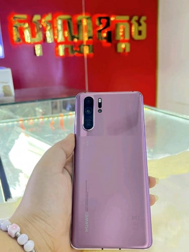 Huawei P30pro ជំនាន់ក្រោយគេ ram8G/256G sim2 របស់ក្រុមហ៊ុនស្អាត98%