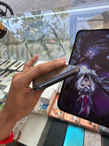 iPhone11អេក្រង់ ថ្មី អត់ស្គេនស្ទេីតួ