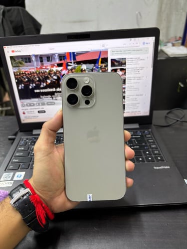 Iphone16pro max LL ប្រើeSIM ម៉ាសុីនស្រុីន ដូរខ្នងក្រោយមួយ