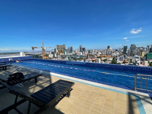 N587 | City Ceter Studio with Gym and Pool For Rent in Daun Penh