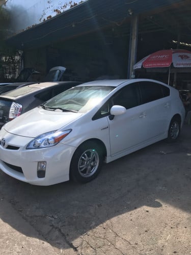Prius 2010 option 4  ក្នុងលឿង
