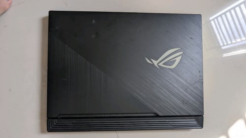 ROG STRIX g512lw i7 16GB RTX 2070 8GB (240Hz)