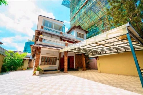 Single Villa For SALE in BKK1