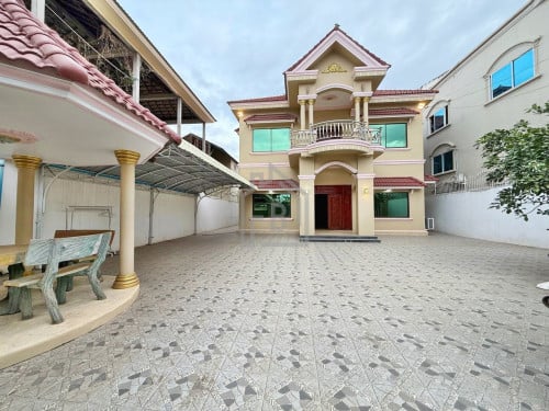 Spacious Villa 7 Bedrooms for RENT near Kizuna Bridge_Kampong Cham