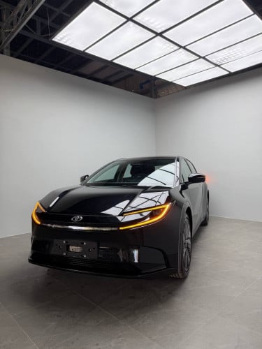 Toyota BZ5 ឆ្នាំ 2025 មាន3Option & 2 ពណ៌ស/ខ្មៅ