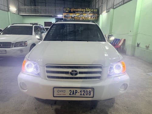 Toyota Highlander 2002 V4 ប៉ុងមួយ បើកដំបូល ប្រភេទឡានមូលសានុំ តុបតែងហើយស្អាត