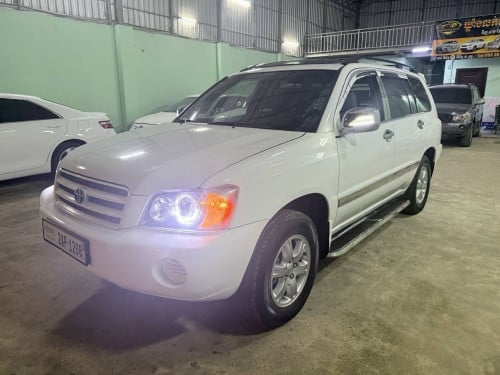 Toyota Highlander 2002 V4 ប៉ុងមួយ បើកដំបូល ប្រភេទឡានមូលសានុំ តុបតែងហើយស្អាត