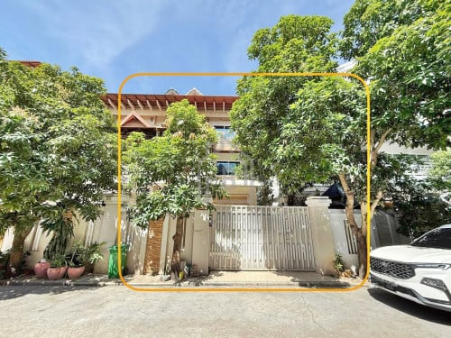 Twin-Villa 4 Bedrooms for RENT near TK Avenue
