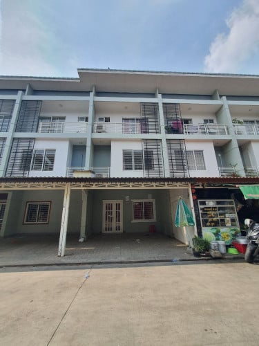 Urgent-ប្រញ៉ាប់ វីឡាកូនកាត់-ផ្ទះល្វែង ប៉េងហួតបឹងស្នោ-បឹងទំពុន