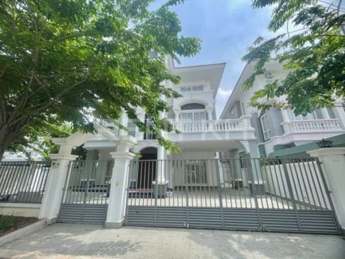 Villa for rent at borey Phnom Penh Thmey