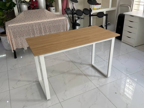 តុធ្វើការរឺអង្គុយរៀន