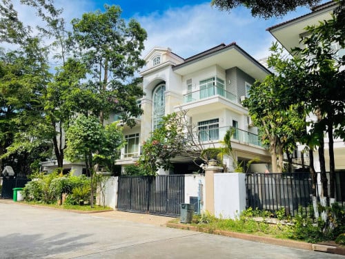 វីឡាឃ្វីនសម្រាប់ជួលបន្ទាន់( បុរីប៉េងហួតបឹងស្នោរ គម្រោង ហឺមីនឹស៍)