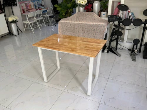 តុធ្វើការ