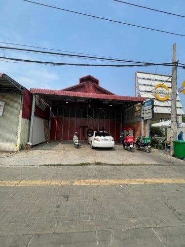 ឃ្លាំងសម្រាប់ជួលទីតាង ជិតវិទ្យាល័យព្រែកលៀប