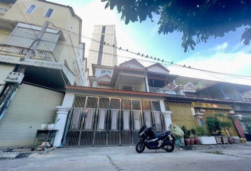 វិឡាភ្លោះសំរាបលក់បន្ទាន់ ក្នុងបុរីប៉េងហ៊ួតស្ទឹងមានជ័យ(លូ៥)