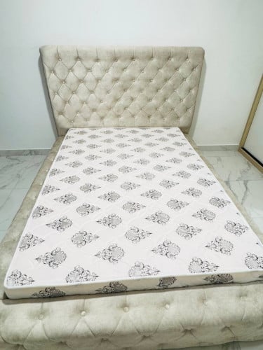 ខុនដូជួលទីតាំងទឹកថ្លា