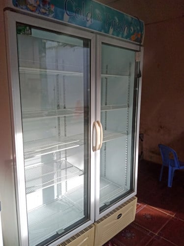 ទូរទ្វារពីរនៅថ្មីស្អាត