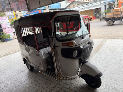 ត្រូវការអ្នកលាងម៉ូតូកង់បីម្នាក់