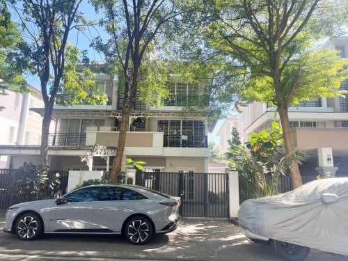 វីឡាភ្លោះ សម្រាប់ជួល នៅបុរីប៉េងហួត បឹងស្នោរ 