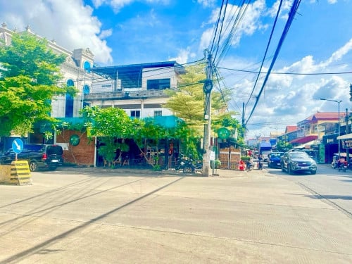 ហាងសំរាប់ជួល