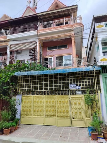 ផ្ទះលក់បន្ទាន់ជិតសង្កាត់ទួលទំពូងទី2មានចំណូលជួលពីជាន់ទី1នឹងទី2ជិត500ដុល្លារ