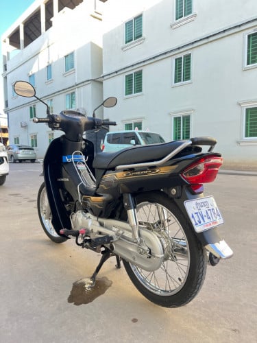 សង់2022 ក្បាល6417 ផែនមេម៉ូតូ​ សំណុំ​ ម៉ាស៊ីន​មុឺង​ ខោអាវជាប់ស្គុតមួយជុំ​ តម្លៃ$2,300​ ទីតាំង​ 371️️