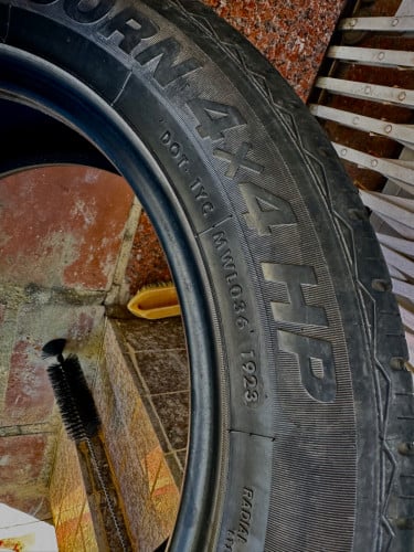 សំបក​កង់​ឡាន​ ដឺឡេ​ 2023 235/55 R18​ 2គ្រាប់​