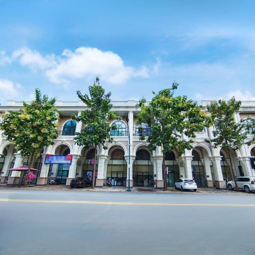 ផ្ទះអាជីវកម្ម លក់ ប៉េងហ៊ួត 60m / Shophouse for sale, Peng Huoth 60m, near new Airport