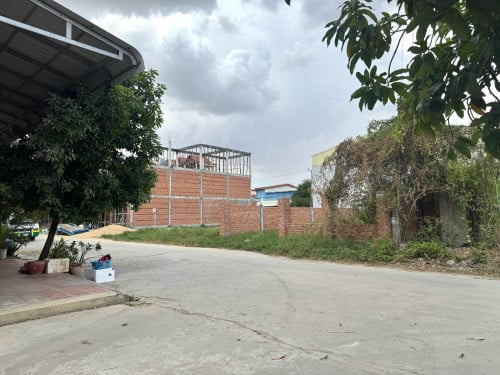 ដី​លំនៅឋាន​លក់ ទំហំ 9m x23m( ផ្លង់រឹង​)ចរចា​