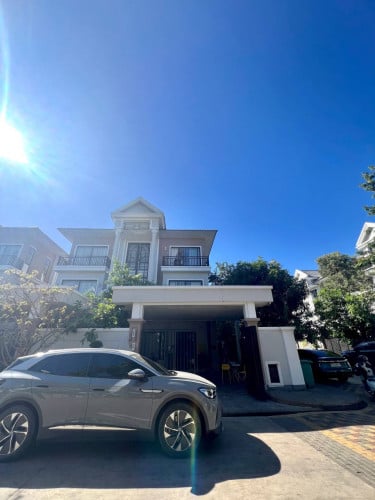 វីឡាភ្លោះBកែងសម្រាប់លក់ ( មានដេគ័រជាប់ជញ្ជាំង )