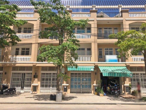 ផ្ទះអាជីវកម្មសំរាប់លក់បន្ទាន់នៅលើផ្លូវឌួងងៀប ជាប់សាលា CIA