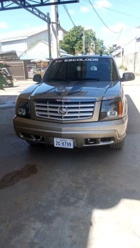 ឡានលក់ Escalede EXT 2002 ឡានស្អាត សាំងសុទ្ធ តំលៃ7800$ចរចា0966074444