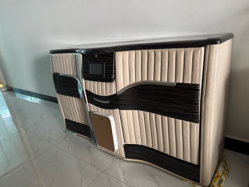 ទូខាន់ហ្សូន Hiace & starex