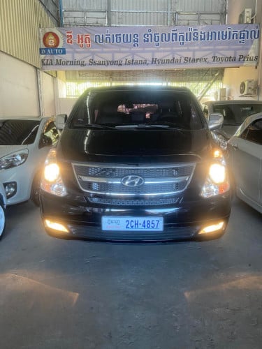 ម៉ាក Hyundai Starex  black color 2014