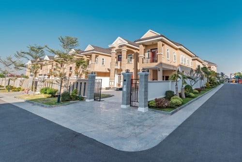 វិឡាទោលកែង ត្រូវការលក់បន្ទាន់ក្នុងបុរី Moontown