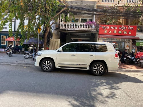 រថយន្តសម្រាប់ជួល Toyota Landcruiser Daily, Weekly, Monthly, Yearly