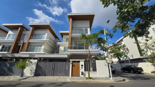 🏠ផ្ទះវីឡាឃ្វីន សម្រាប់ជួល