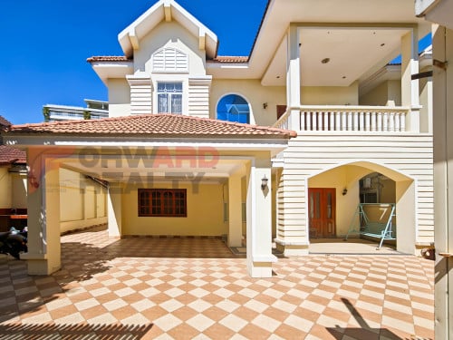 🏡 5 Bedrooms Villa available for rent in Chrouy Changva Area