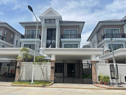 🏡ផ្ទះវីឡាភ្លោះBសម្រាប់ជួលក្នុងបុរីប៉េង ដឹស្ដាមេរ៉ាហ្គាដិន