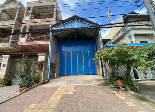 🔰ឃ្លាំងអាជីវកម្មសម្រាប់លើផ្លូវធំ ចាក់អង្រែក្រោម ខណ្ឌមានជ័យ ភ្នំពេញ ។