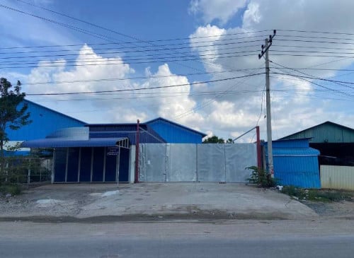 🔰ឃ្លាំងសំរាប់ជួលនៅផ្លូវធំ សង្កាត់ស្ពានថ្ម ខណ្ឌដង្កោ ។