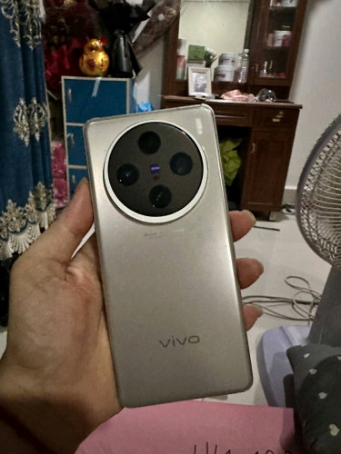 ចង់លក់ Vivo X100S CH , 12-256G