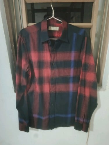 Burberry ( Original ) Small Size...98% Second Hand