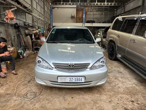 Camry បាឡែន XLE
